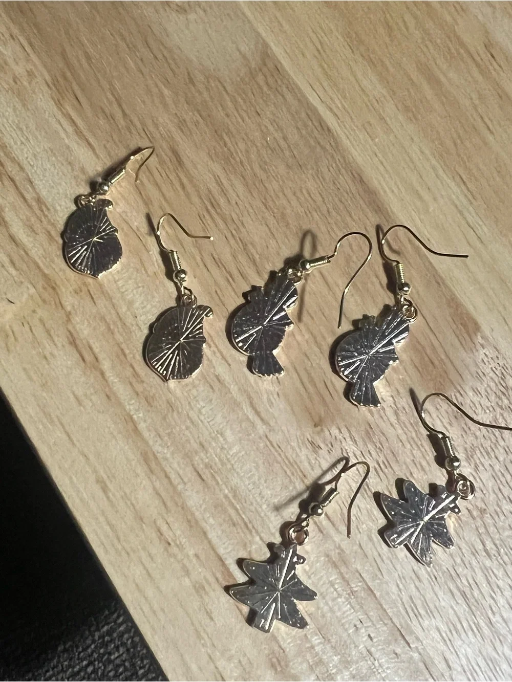 Festive Kids Snowman Dangle Earrings - White & Green E125